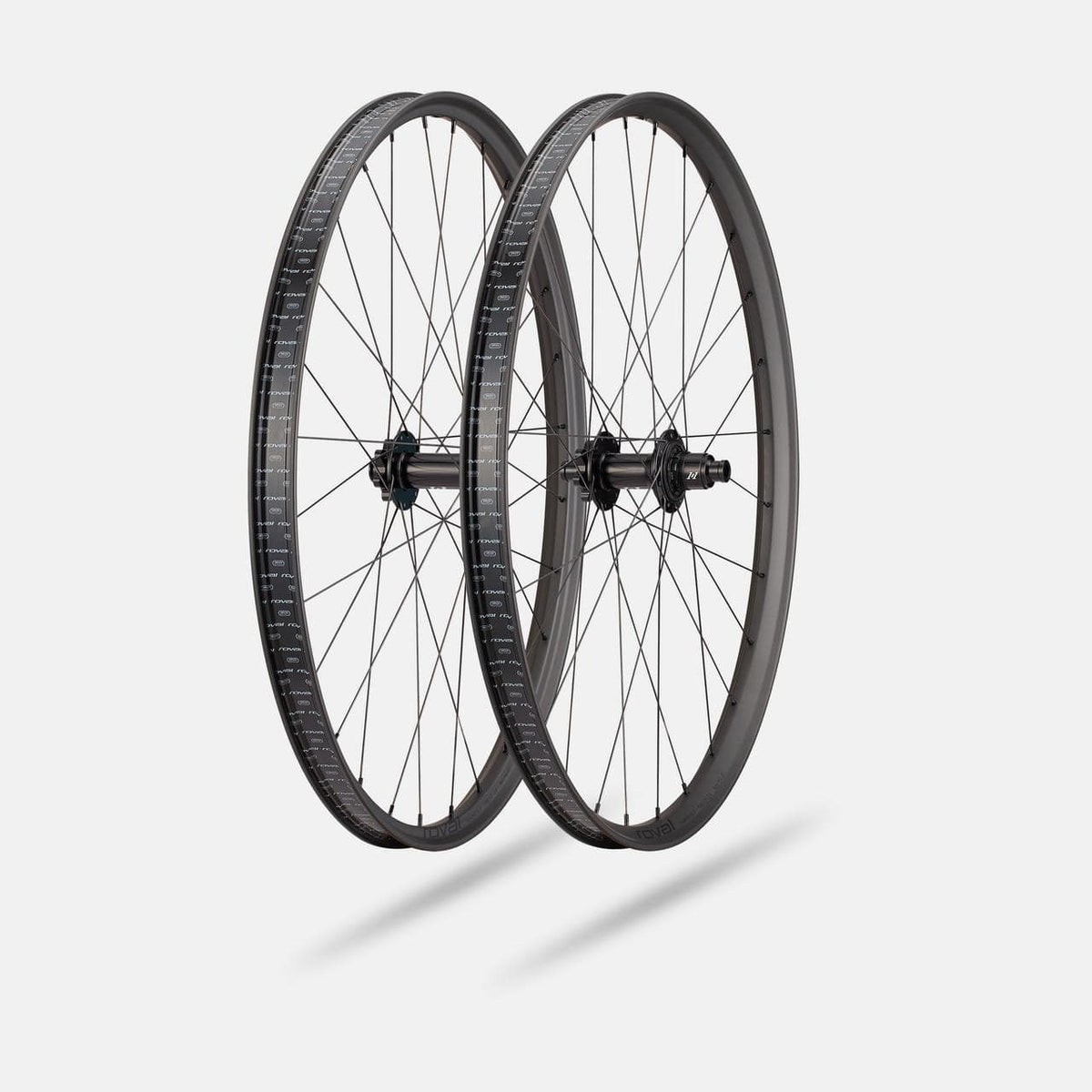 Specialized MOUNTAIN Satin Carbon/Gloss Black / 29 Front 28H TRAVERSE SL II i9 1/1